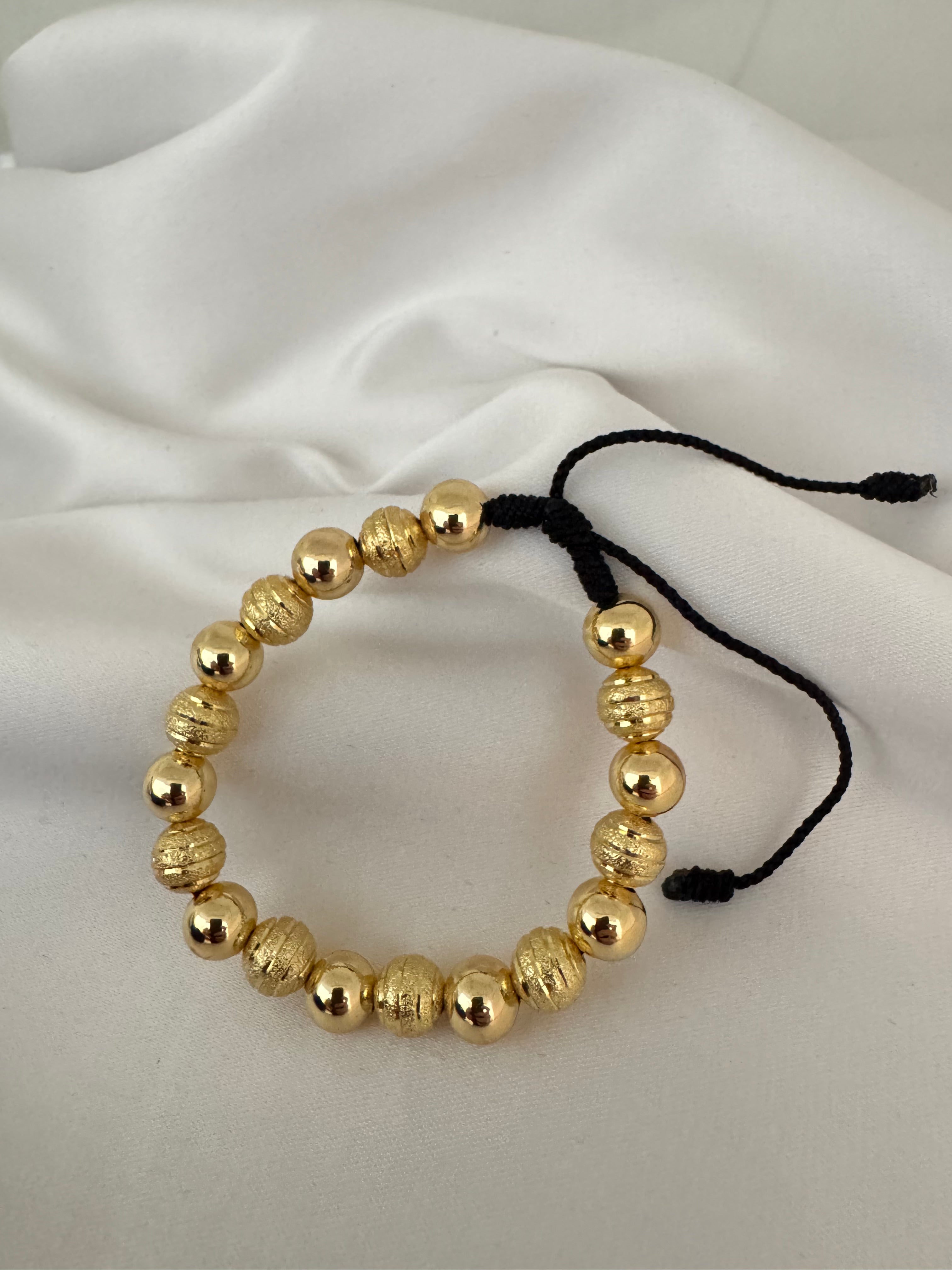 Pulsera oro laminado 18k balín 8mm detalle de los balines